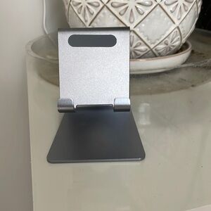 Nwot phone stand